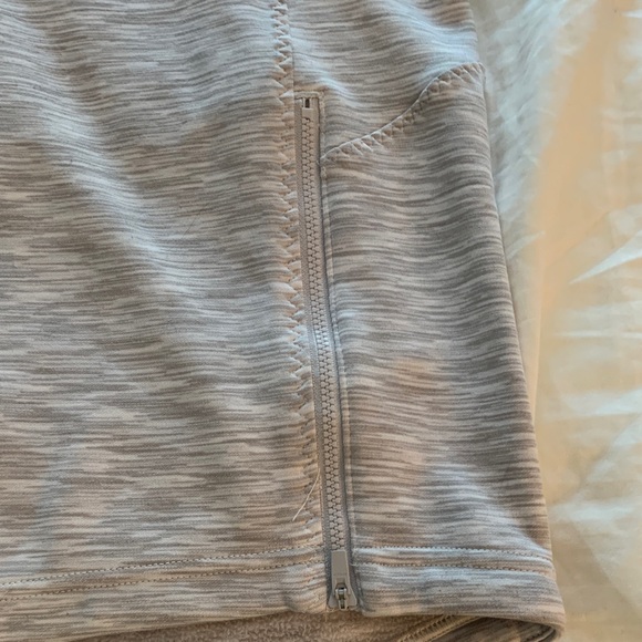 EUC Athleta  Light Gray Hooded Sweatshirt XS Women’s - Picture 6 of 14
